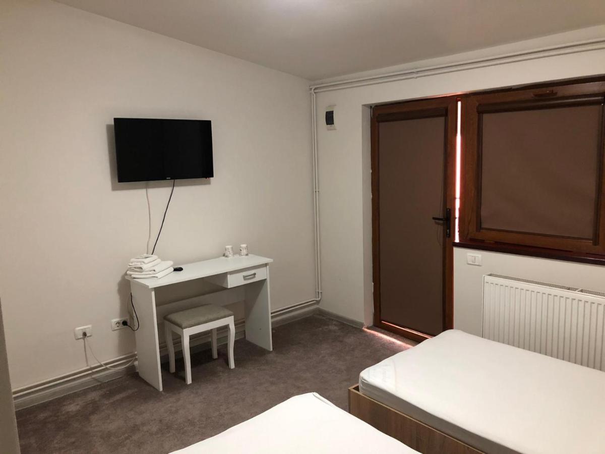 Hotel Cosmin Arad Kültér fotó