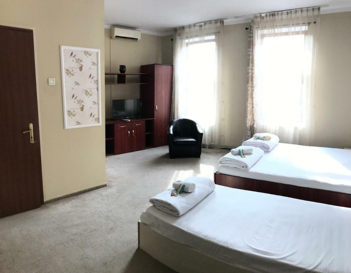 Hotel Cosmin Arad Kültér fotó