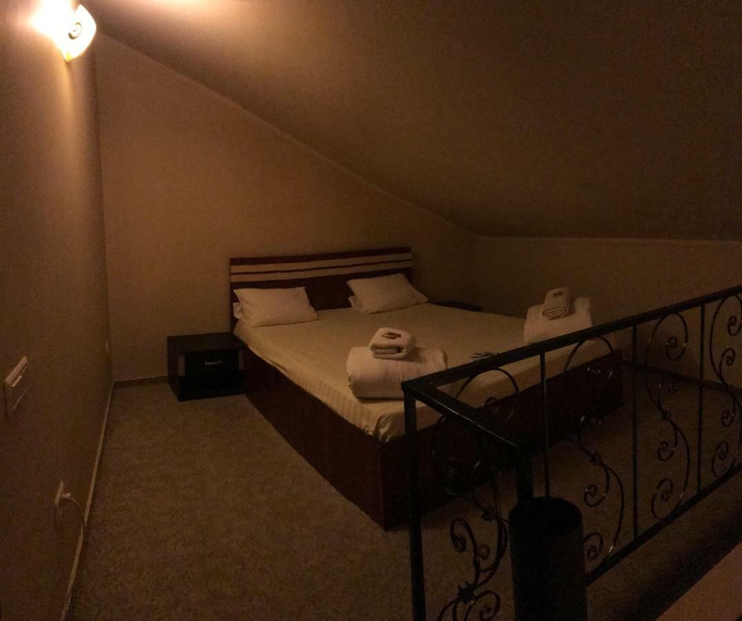 Hotel Cosmin Arad Kültér fotó