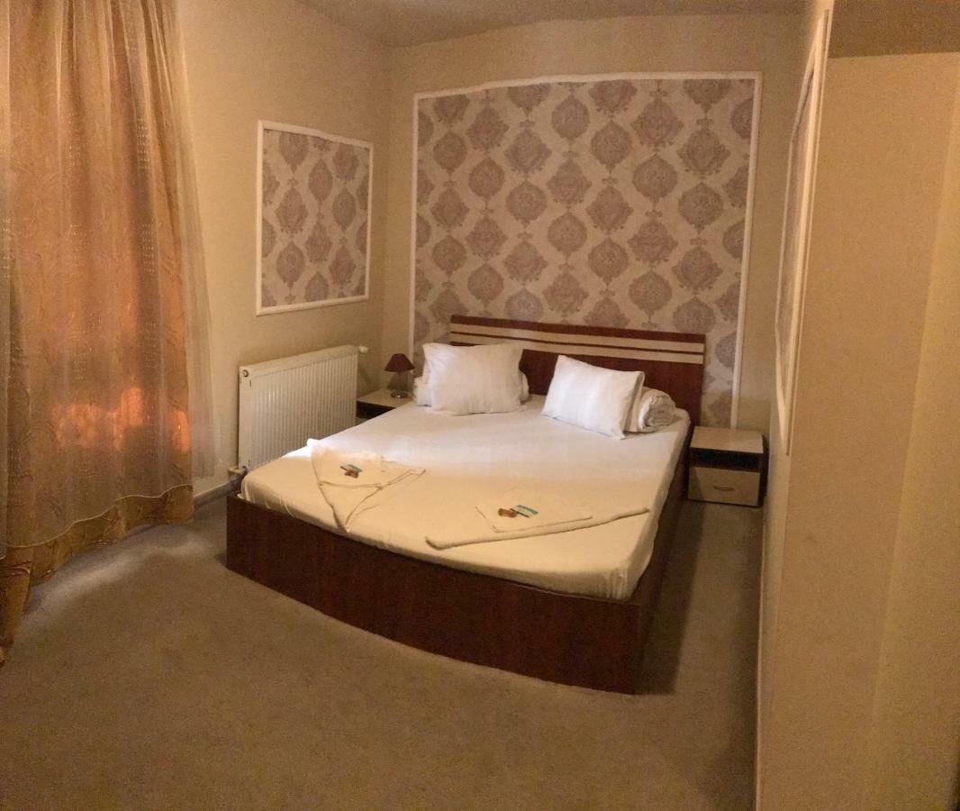 Hotel Cosmin Arad Kültér fotó