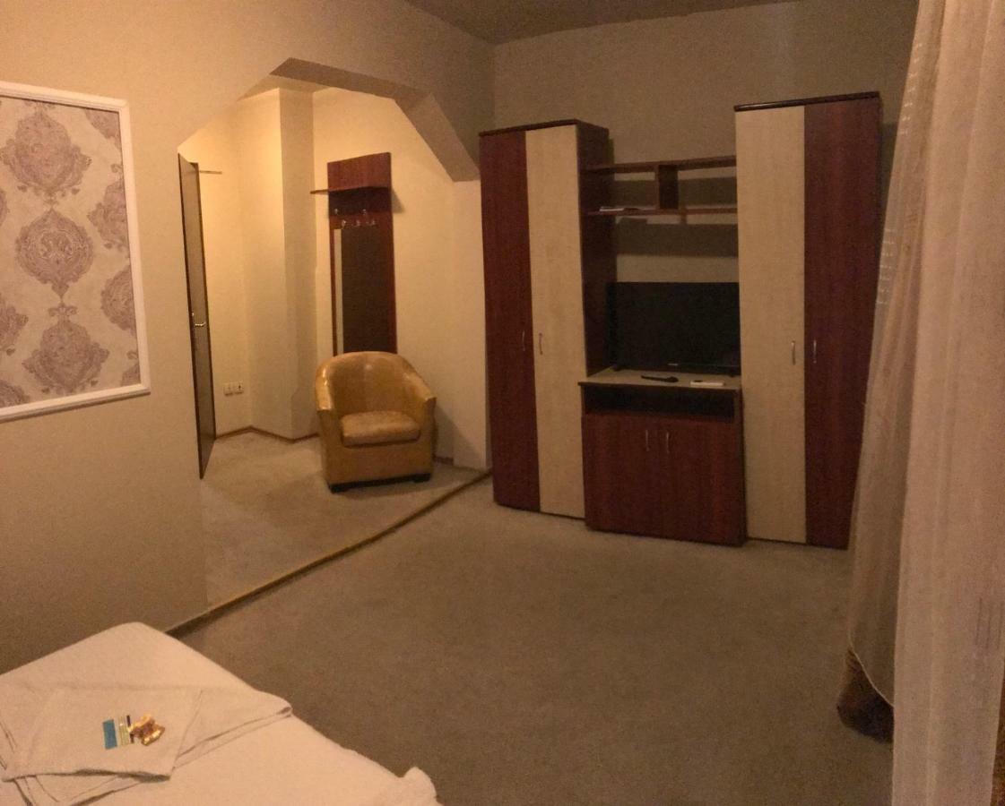 Hotel Cosmin Arad Kültér fotó