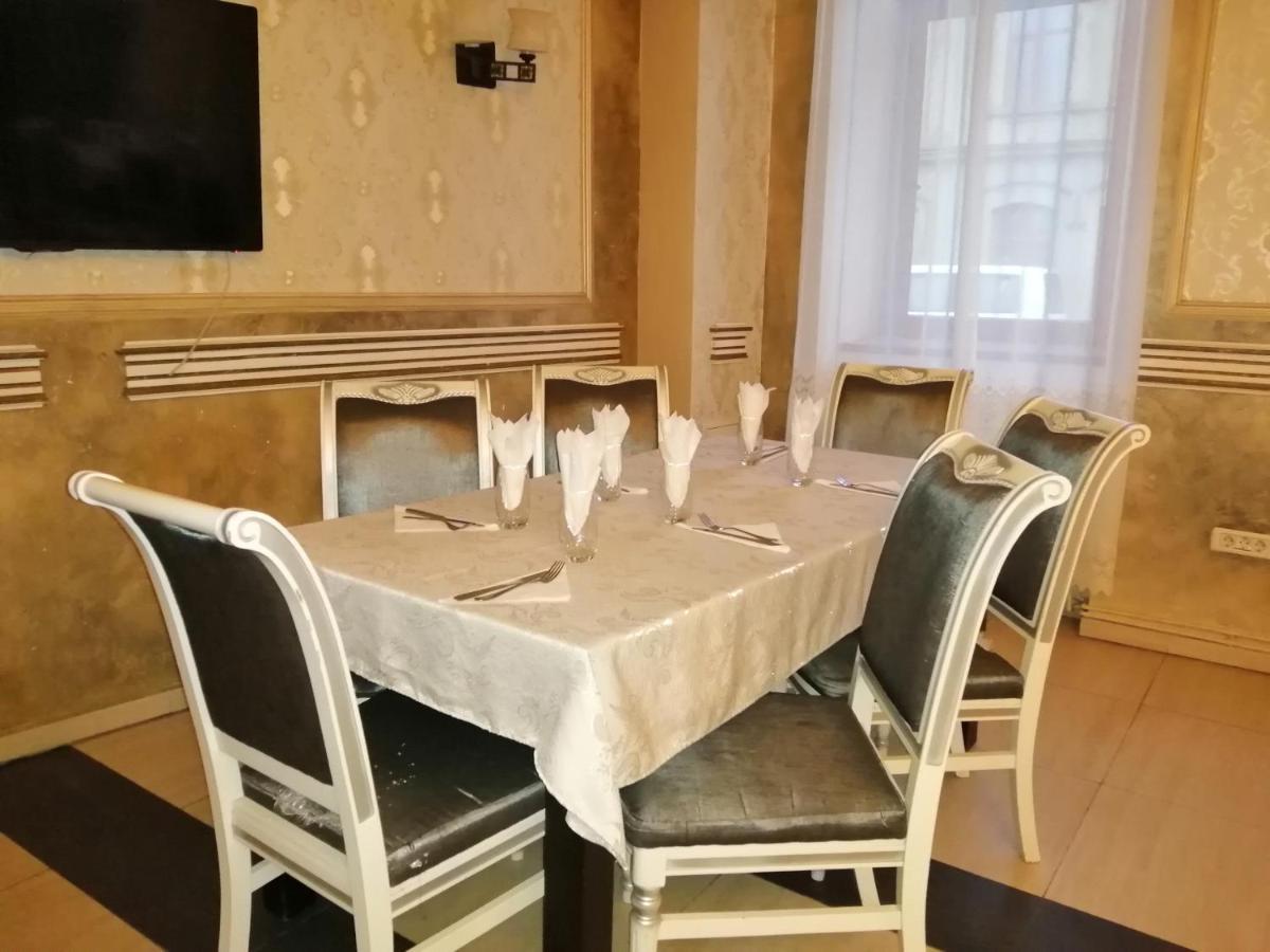 Hotel Cosmin Arad Kültér fotó